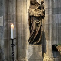 Statue Maria mit Kind Stephansdom Statue Maria mit Kind Stephansdom