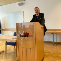 Prof. Thomas Stark am Rednerpult