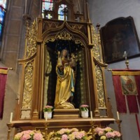 Alatar mit Statue der Gottesmutter mit Jesuskind