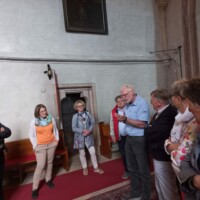 Besucher in der Kirche