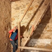 Holztreppe im Turm der St. Veit Kirche