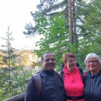 Pilgergruppe der Mariazell-Wallfahrt im Wald