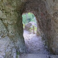 kleine Hhle entlang der Wallfahrtsroute