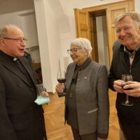 Gäste des Vortrags im Gespräch